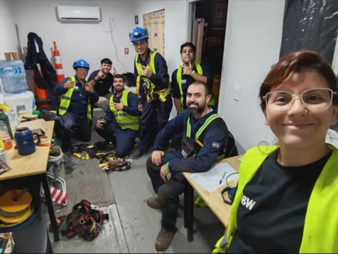 Operación de campo: operación equipo tecnico seguridad industrial.