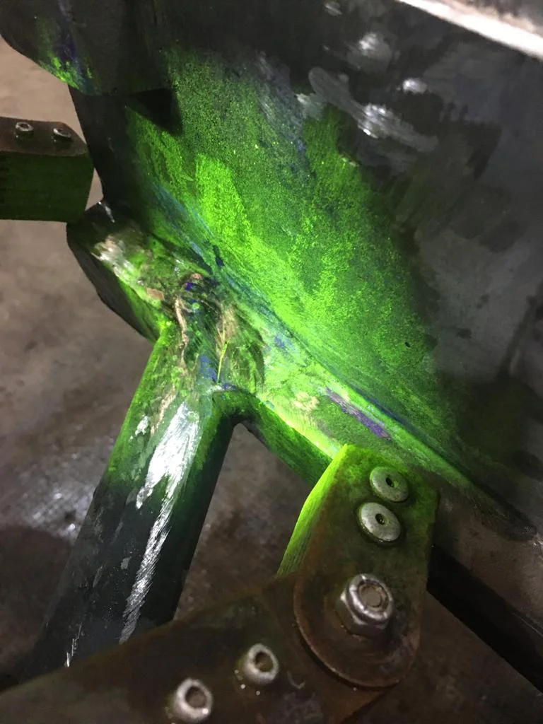Registro técnico de inspección por líquidos penetrantes: Lp inspeccion liquidos penetrantes fluorescentes soldadura ecoendi